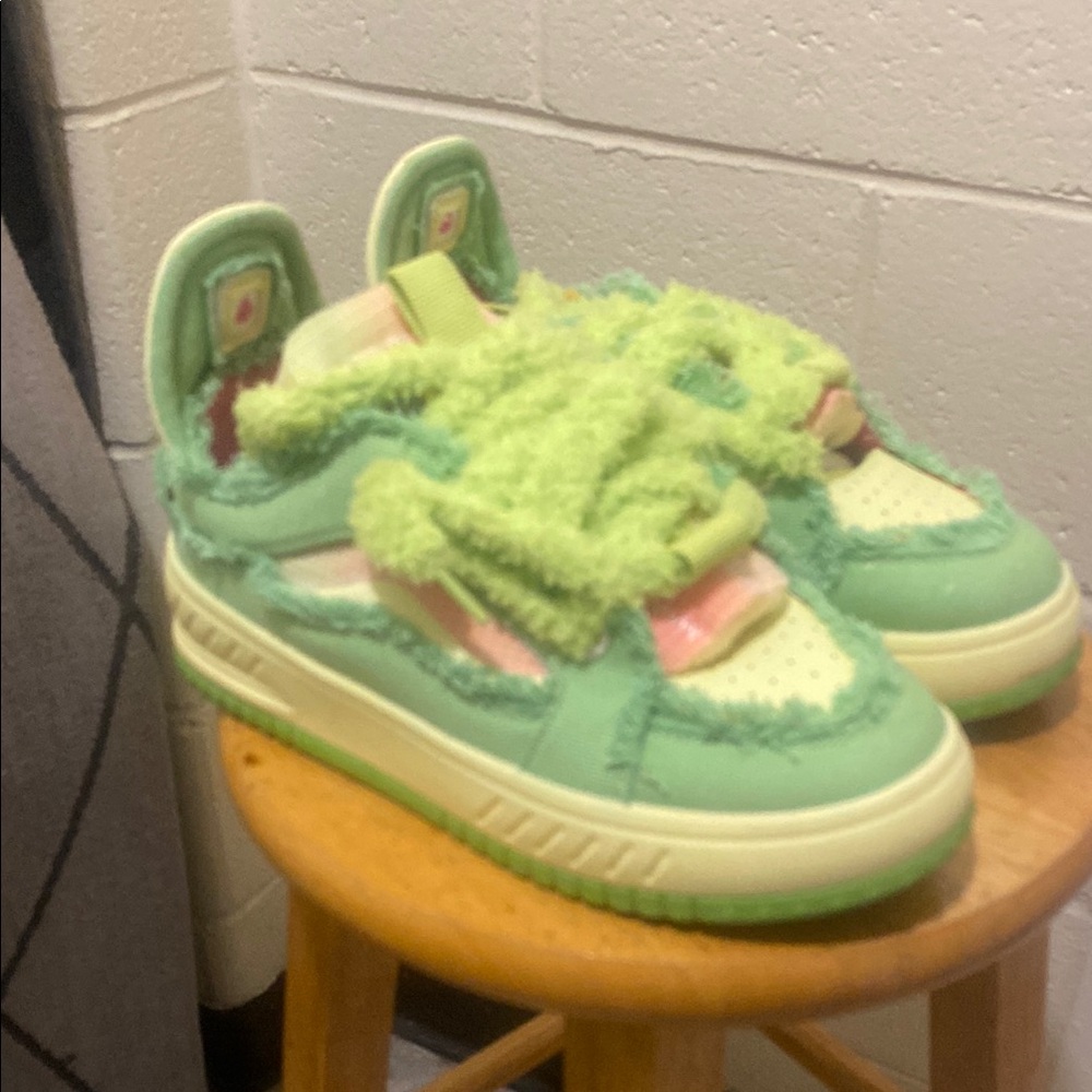Playful Green and Pink Sneakers with Textured Design